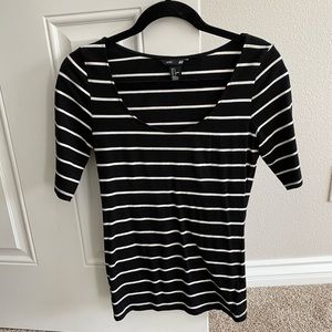H&M women’s black white stripe top size Small
